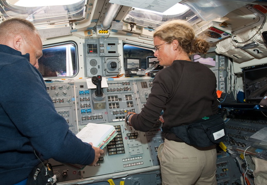 STS127-E-06231