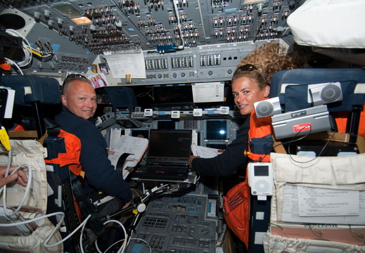 STS127-E-06585