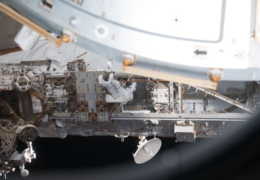 STS127-E-06801