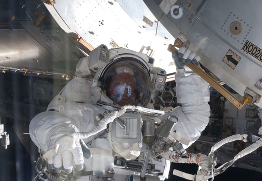 STS127-E-06811