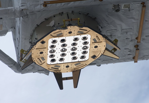 STS127-E-06840