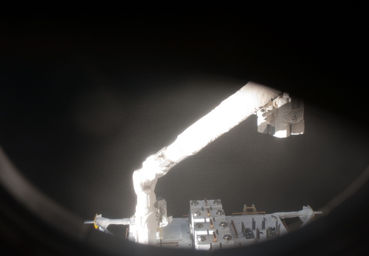 STS127-E-06860
