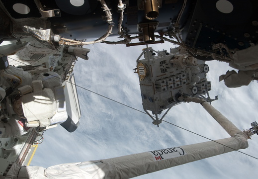 STS127-E-06882