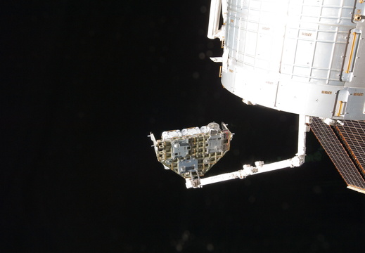 STS127-E-07614