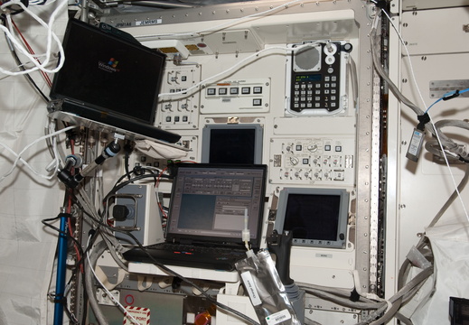 STS127-E-07641