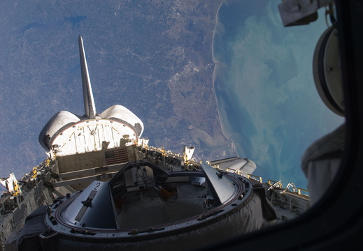 STS129-E-10753