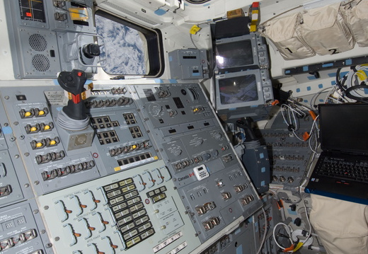 STS132-E-08256