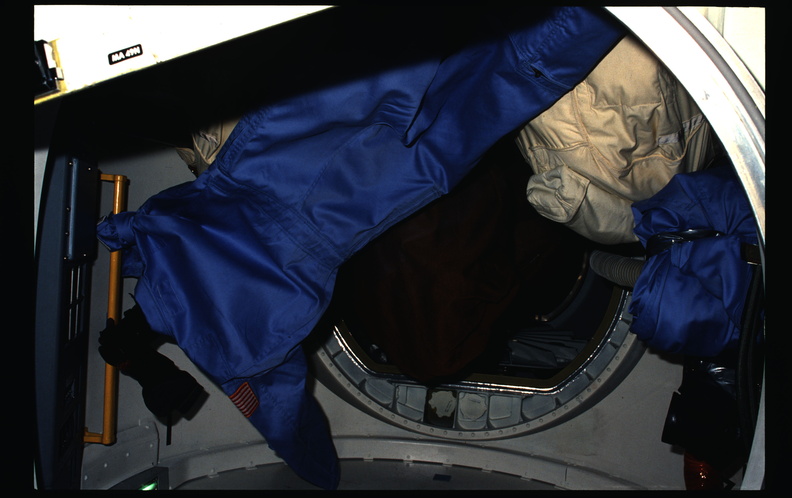 STS051B-02-009.jpg