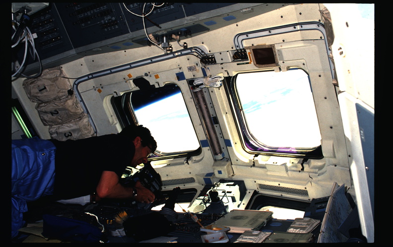 STS051B-05-024.jpg