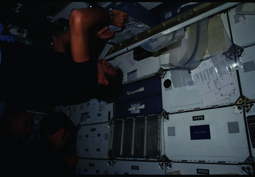 STS051D-12-005