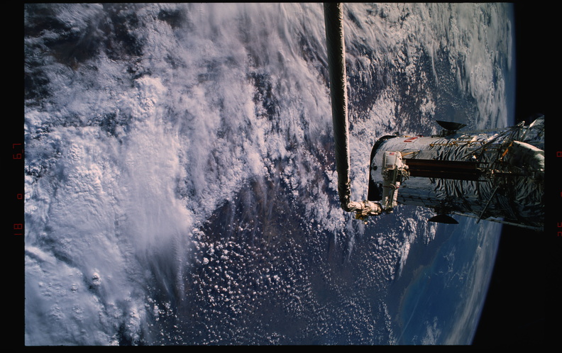 STS061-46-027.jpg