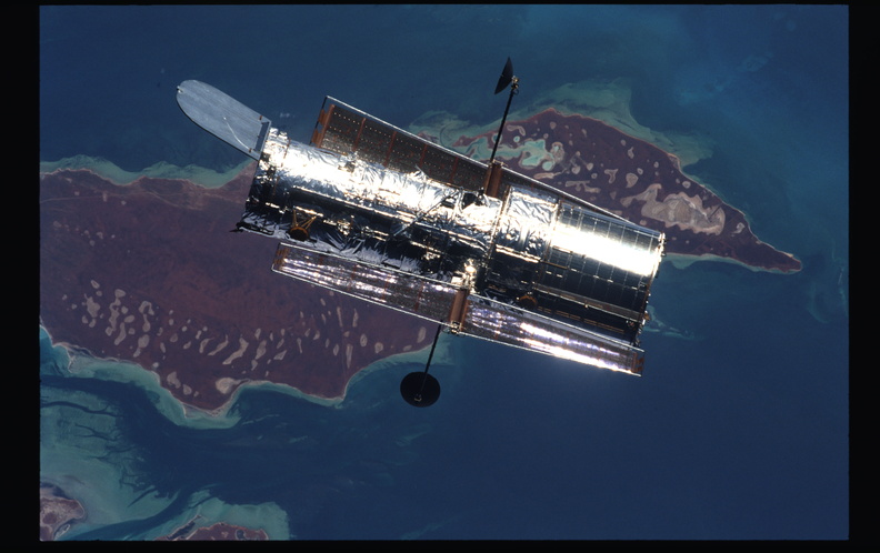 STS082-401-011.jpg