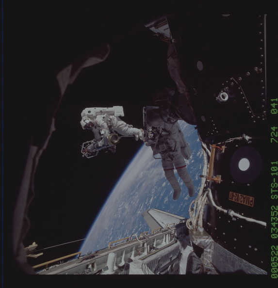 STS101-724-041.jpg