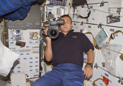 STS105-E-5005