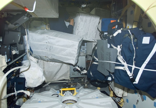 STS111-E-05042