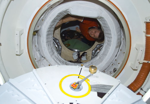 STS111-E-05093