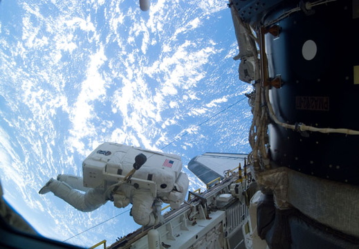 STS111-E-05138