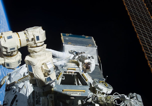 STS111-E-05180