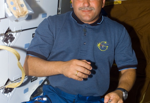 STS112-E-05008