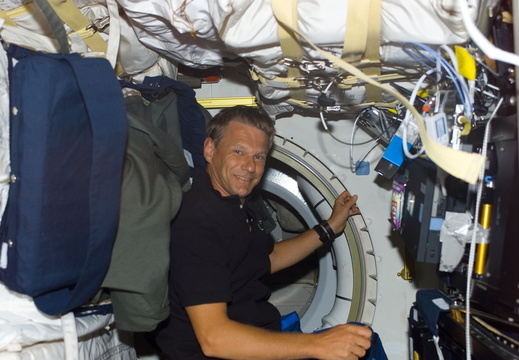STS112-E-05014