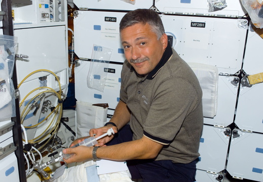 STS112-E-05174