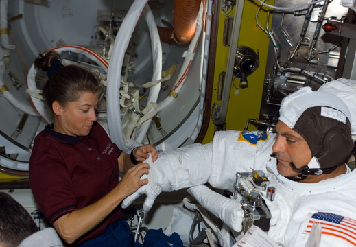 STS112-E-05246