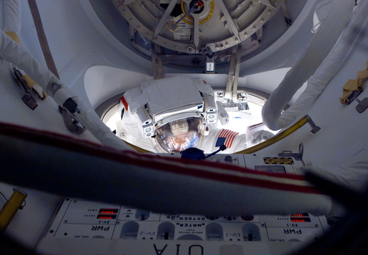 STS112-E-05268