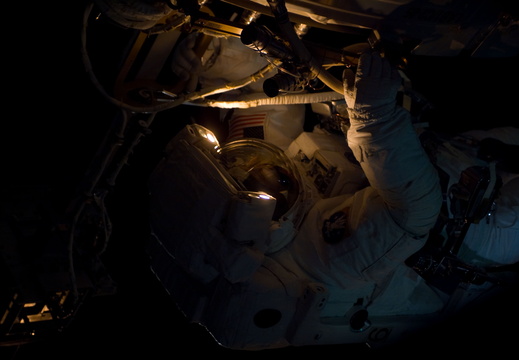 STS112-E-05283