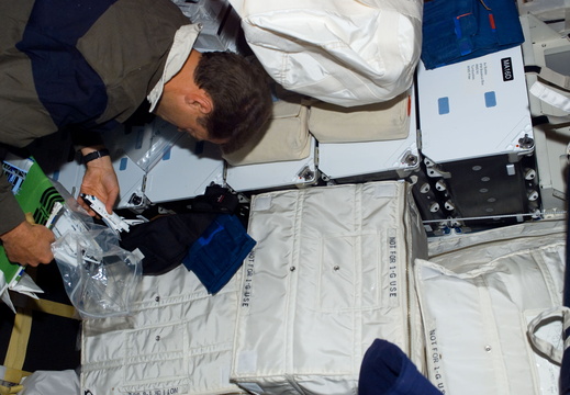 STS112-E-05407