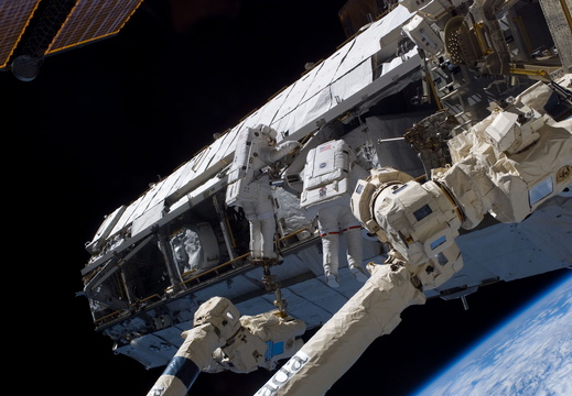 STS112-E-05568