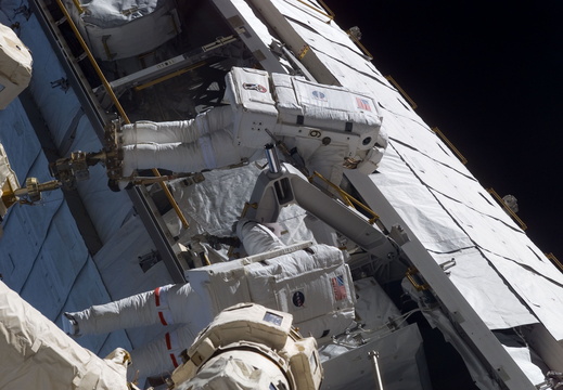 STS112-E-05569