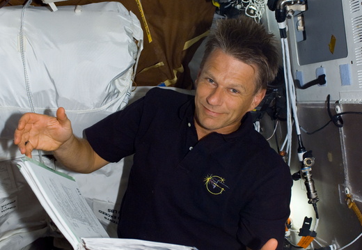 STS112-E-05906