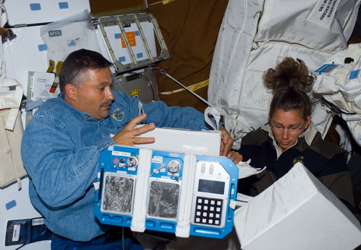 STS112-E-06071