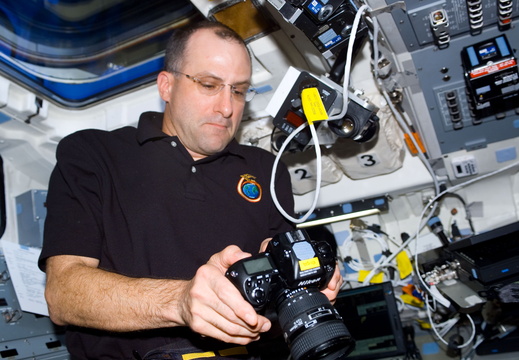 STS113-E-05021