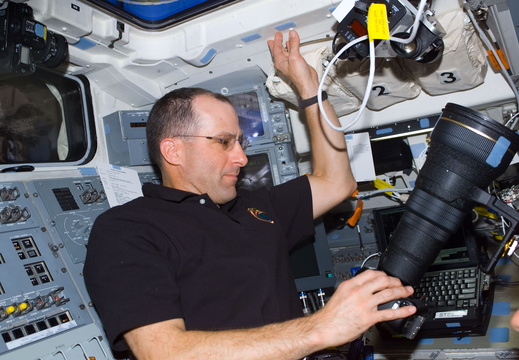 STS113-E-05023