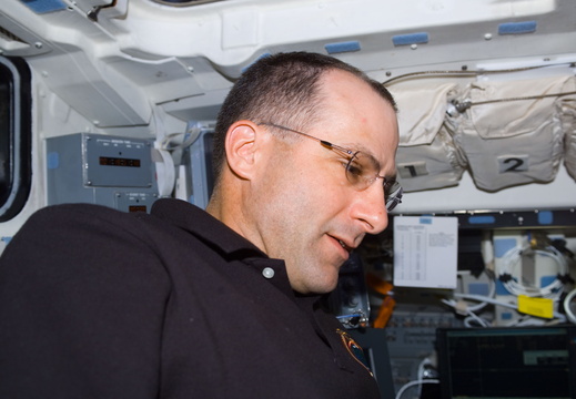 STS113-E-05024