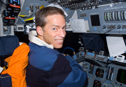 STS113-E-05029