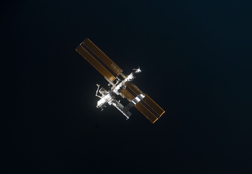 STS113-E-05036