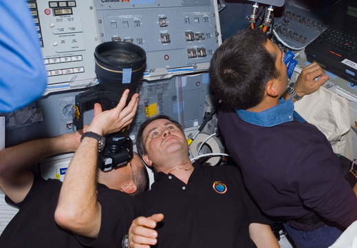 STS113-E-05058