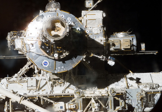 STS113-E-05120