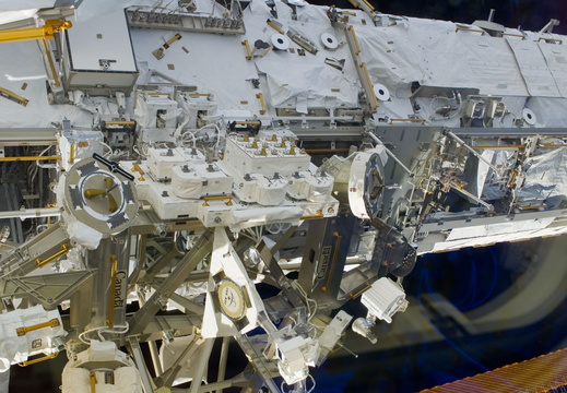 STS113-E-05126