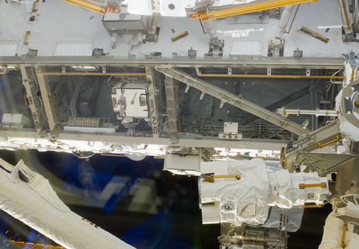STS113-E-05129