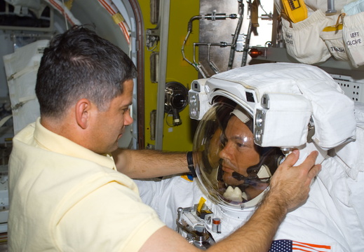 STS113-E-05153