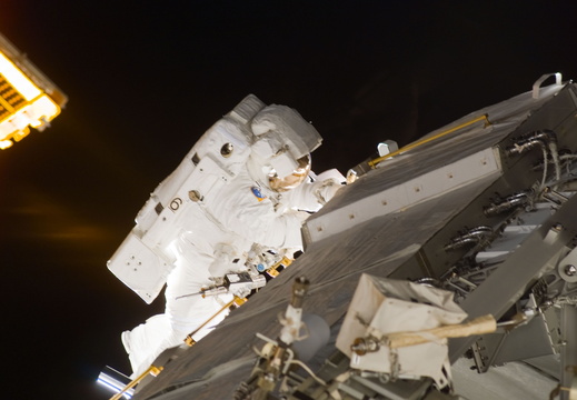 STS113-E-05192