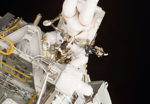STS113-E-05196