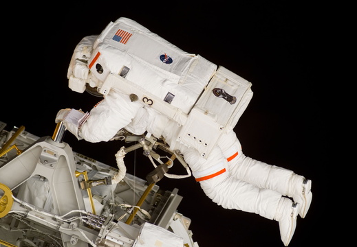 STS113-E-05204