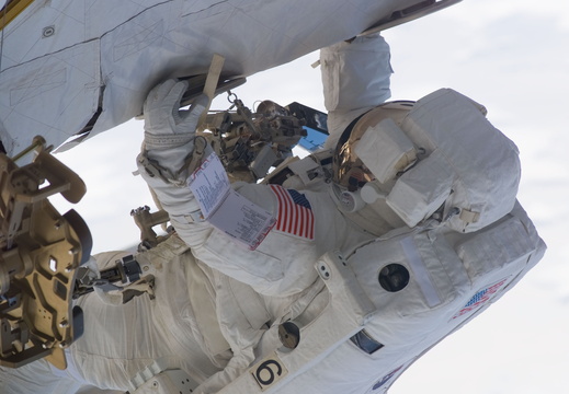 STS113-E-05211