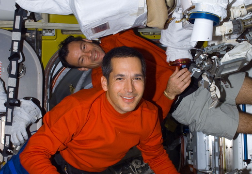 STS113-E-05253