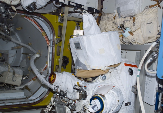 STS113-E-05256
