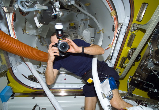 STS113-E-05283